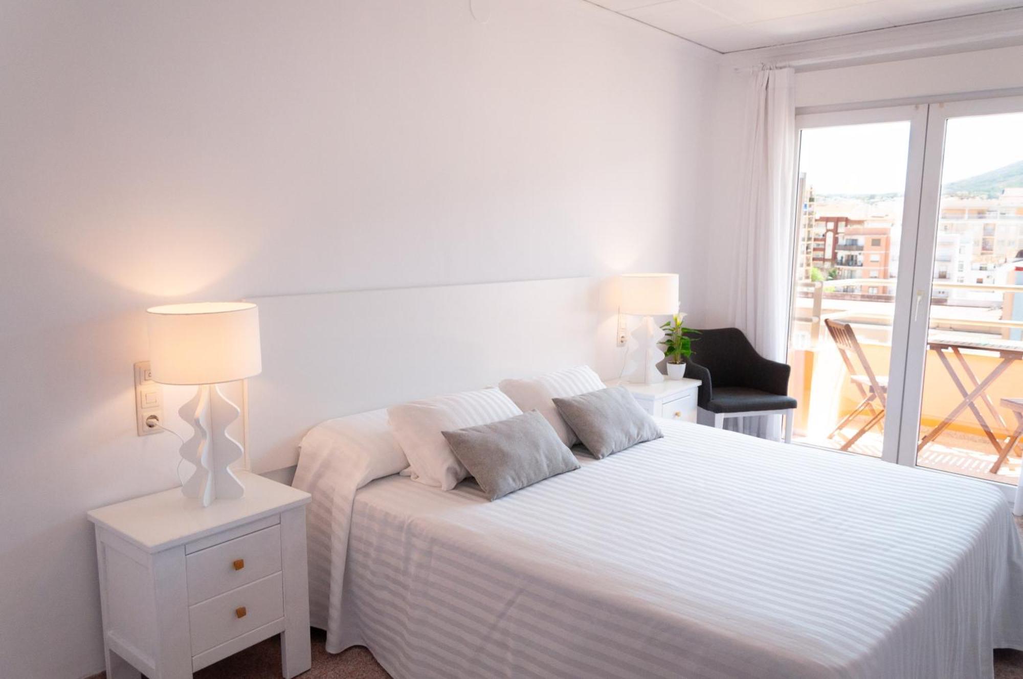 Hostal Comercio Дения Экстерьер фото